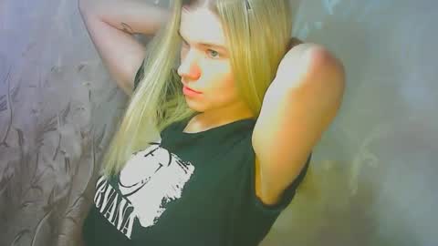 Caroline Fox online show from 09/14/25, 08:57