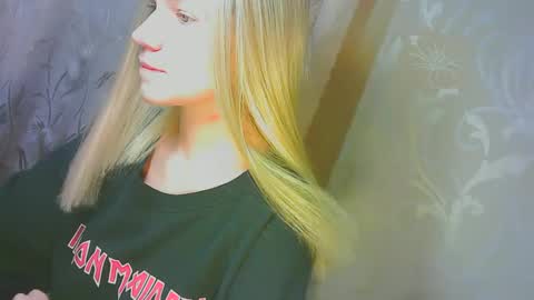 Caroline Fox online show from 09/18/25, 09:22