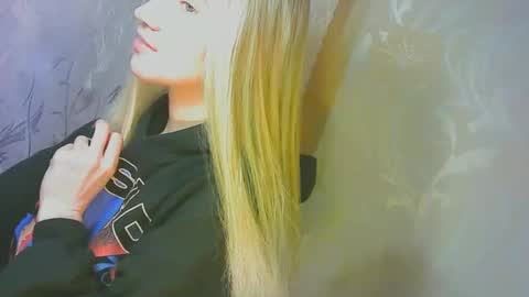 Caroline Fox online show from 09/26/25, 09:13