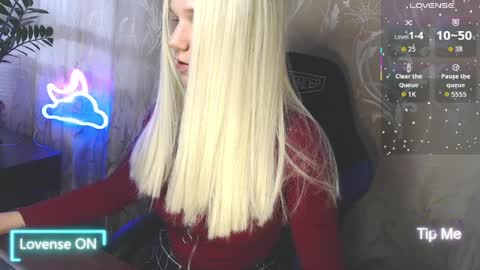 Caroline Fox online show from 04/05/26, 06:54