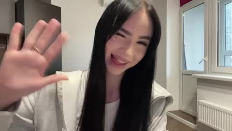 Snapshot of karyllangfitt chatting on 05/28/26, 12:24 Izzy online show from 05/28/26, 12:24