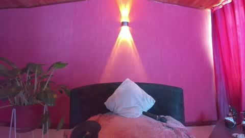Snapshot of kassandra_james chatting on 06/17/26, 02:40 kassandra james online show from 06/17/26, 02:40