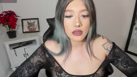 Alicia online show from 11/18/25, 02:50