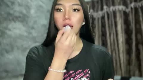 Snapshot of kat_hollandx chatting on 02/02/25, 02:45 Majesty online show from 02/02/25, 02:45
