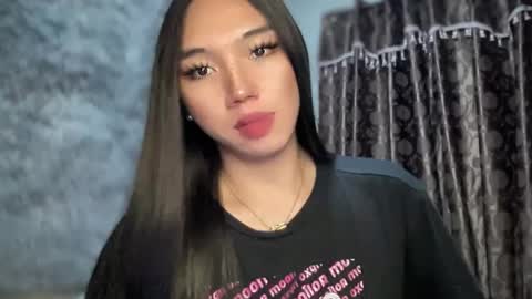 Snapshot of kat_hollandx chatting on 02/04/25, 01:38 Majesty online show from 02/04/25, 01:38