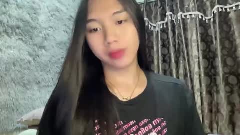 Snapshot of kat_hollandx chatting on 02/14/25, 11:10 Majesty online show from 02/14/25, 11:10