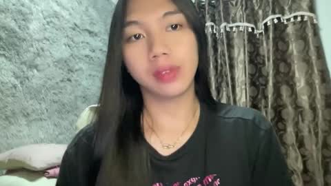 Snapshot of kat_hollandx chatting on 02/14/25, 07:12 Majesty online show from 02/14/25, 07:12