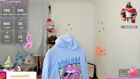 Kat       online show from 12/24/24, 08:27