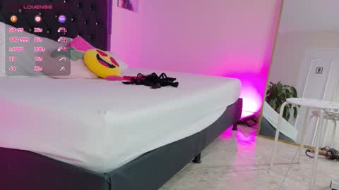 kataaleya__12 online show from 11/24/25, 11:43