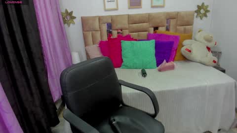 Snapshot of kataleya_018 chatting on 01/13/25, 08:48 kataleya online show from 01/13/25, 08:48