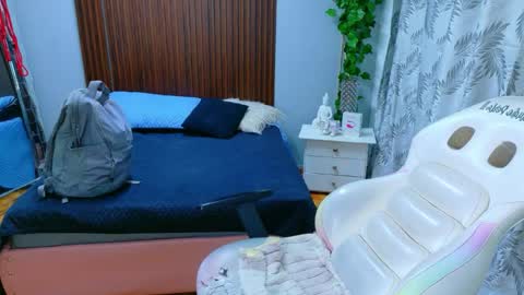 kate online show from 04/18/26, 08:53