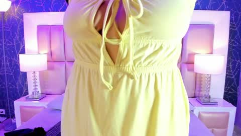 Kiara  online show from 04/07/26, 11:43