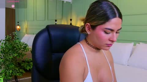 Snapshot of kataliina_18 chatting on 05/06/26, 11:48 Kat online show from 05/06/26, 11:48