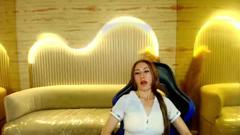 Snapshot of katalina_r chatting on 05/20/26, 08:15 Katalina online show from 05/20/26, 08:15