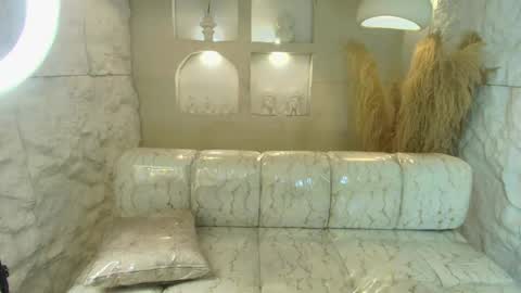 Snapshot of katalina_r chatting on 05/23/26, 08:35 Katalina online show from 05/23/26, 08:35