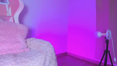 katalinaferreirax online show from 04/28/26, 05:23