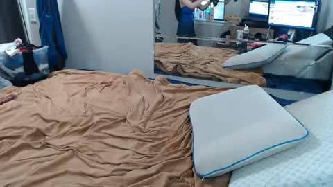 Kat and Crown online show from 04/03/26, 09:57