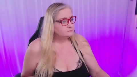 Snapshot of katdsinclair chatting on 02/04/25, 05:34 Kat D Sinclair online show from 02/04/25, 05:34