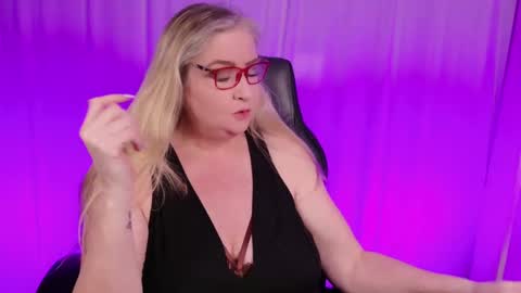 Snapshot of katdsinclair chatting on 02/08/25, 03:30 Kat D Sinclair online show from 02/08/25, 03:30