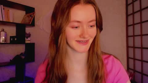 Snapshot of kate_cuddle chatting on 02/12/25, 05:05 Kate online show from 02/12/25, 05:05