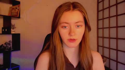 Snapshot of kate_cuddle chatting on 03/04/25, 05:32 Kate online show from 03/04/25, 05:32