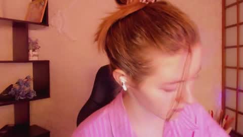 Snapshot of kate_cuddle chatting on 03/11/25, 02:21 Kate online show from 03/11/25, 02:21