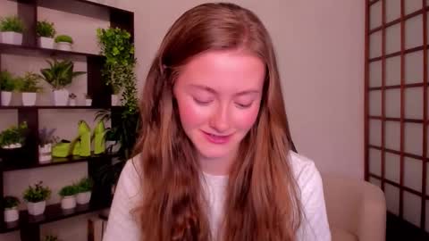 Snapshot of kate_cuddle chatting on 09/10/25, 02:44 Kate online show from 09/10/25, 02:44