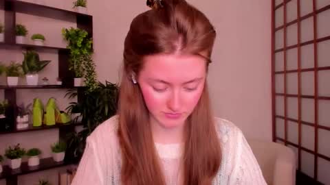 Snapshot of kate_cuddle chatting on 09/19/25, 02:24 Kate online show from 09/19/25, 02:24