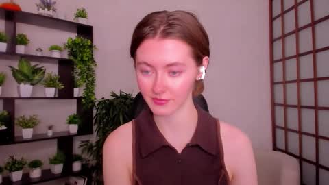 Snapshot of kate_cuddle chatting on 10/16/25, 02:23 Kate online show from 10/16/25, 02:23
