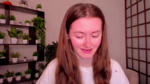 Snapshot of kate_cuddle chatting on 10/17/25, 02:37 Kate online show from 10/17/25, 02:37