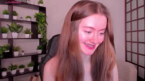 Snapshot of kate_cuddle chatting on 10/24/25, 02:52 Kate online show from 10/24/25, 02:52