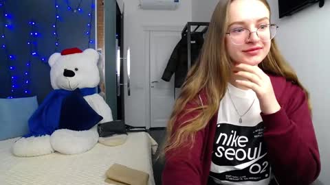 Snapshot of kate_jonson chatting on 12/13/24, 08:20 .Be kind and gentle with me and I will do my best for you. online show from 12/13/24, 08:20
