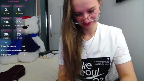 Snapshot of kate_jonson chatting on 12/13/24, 11:23 .Be kind and gentle with me and I will do my best for you. online show from 12/13/24, 11:23
