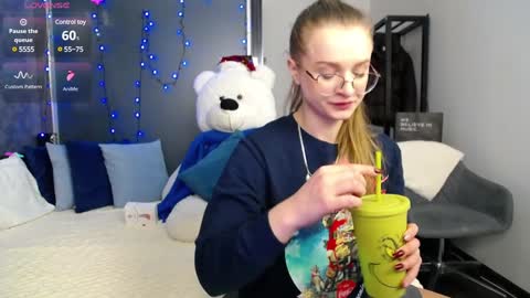 Snapshot of kate_jonson chatting on 12/15/24, 07:46 .Be kind and gentle with me and I will do my best for you. online show from 12/15/24, 07:46