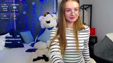 Snapshot of kate_jonson chatting on 12/22/24, 11:44 .Be kind and gentle with me and I will do my best for you. online show from 12/22/24, 11:44