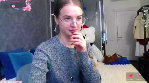 Snapshot of kate_jonson chatting on 09/29/25, 10:42 .Be kind and gentle with me and I will do my best for you. online show from 09/29/25, 10:42