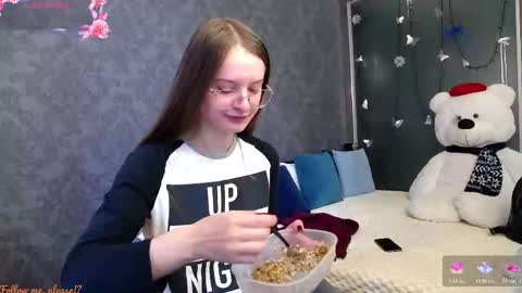 Snapshot of kate_jonson chatting on 10/22/25, 06:35 .Be kind and gentle with me and I will do my best for you. online show from 10/22/25, 06:35