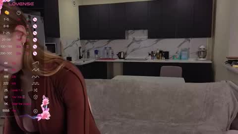 kate_krayy online show from 10/28/25, 04:53