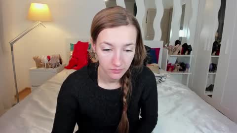 Snapshot of kate_redgar chatting on 02/16/25, 01:49 kate_redgar online show from 02/16/25, 01:49