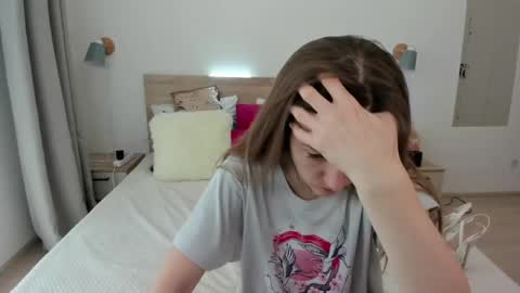 kate_redgar online show from 05/13/26, 08:23