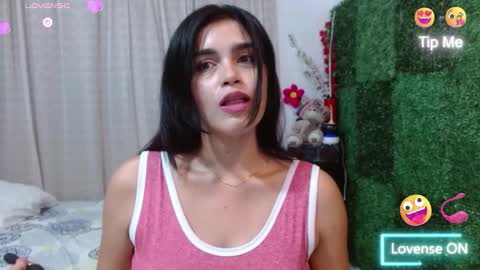 Snapshot of kateangelly chatting on 11/06/25, 04:02 kateangelly online show from 11/06/25, 04:02