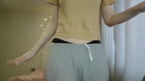 Snapshot of katekalen chatting on 02/20/25, 09:11 Kate Bunny online show from 02/20/25, 09:11