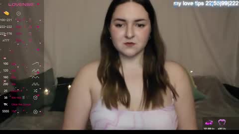 Snapshot of katelyn_sweety chatting on 02/15/25, 06:44 Katelyn online show from 02/15/25, 06:44