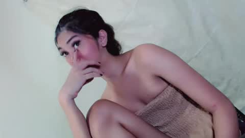 Snapshot of katelynmoore_ chatting on 10/27/25, 02:37 katelynmoore_ online show from 10/27/25, 02:37