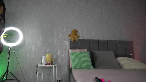 Kate online show from 12/15/25, 07:01