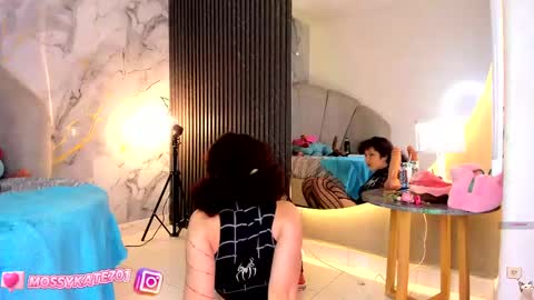 Im Katherine but call me Kate  online show from 02/20/25, 06:24