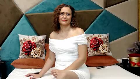 KateQueenston --  online show from 11/23/25, 10:09