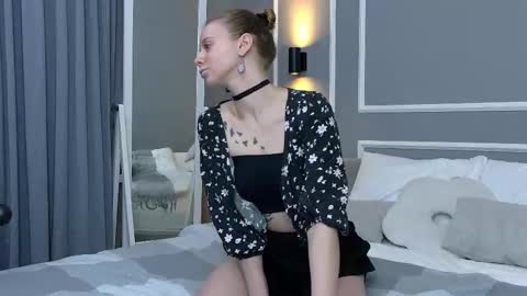 Kate online show from 10/22/25, 07:52
