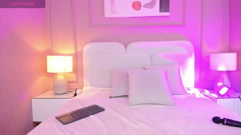   online show from 03/25/26, 06:47