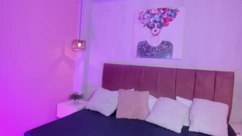 Snapshot of katherin_smith_ chatting on 10/22/25, 12:49 kathe online show from 10/22/25, 12:49